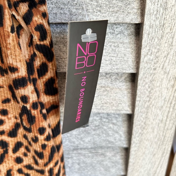 NWT No Boundaries Sleeveless Leopard Animal Print Turtleneck Top Women’s Medium - Picture 2 of 6